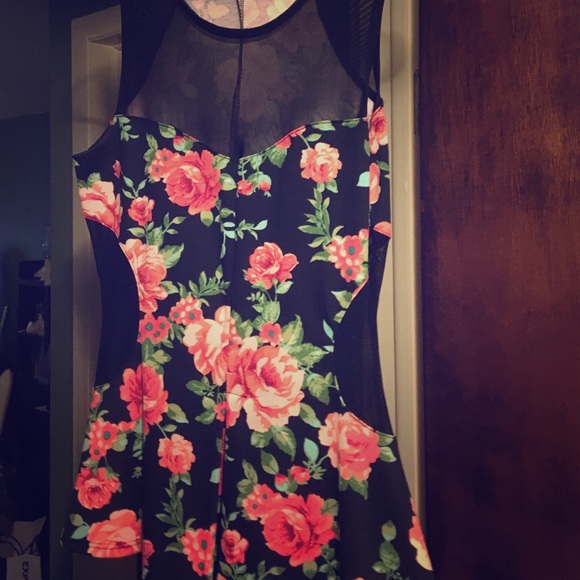 Guess floral top