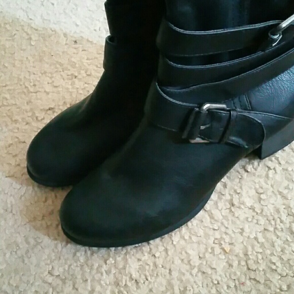 Black heeled boots - Picture 2 of 3