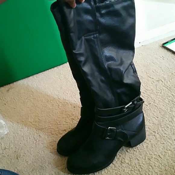 Black heeled boots - Picture 3 of 3