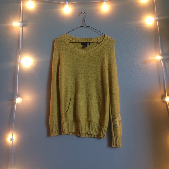 Yellow Fox Sweater! Perfect for the Fall season!