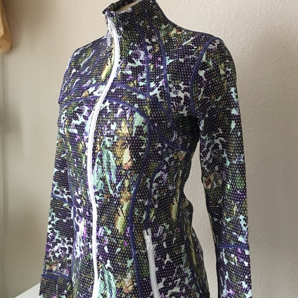 SOLD!! Lululemon Define Jacket - Picture 3 of 4