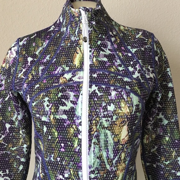 SOLD!! Lululemon Define Jacket - Picture 4 of 4