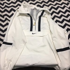 Vintage Nike windbreaker 💨 or rain jacket ☔️