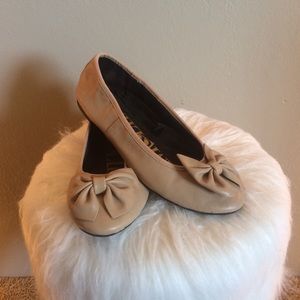 Tan BowTie Flats!