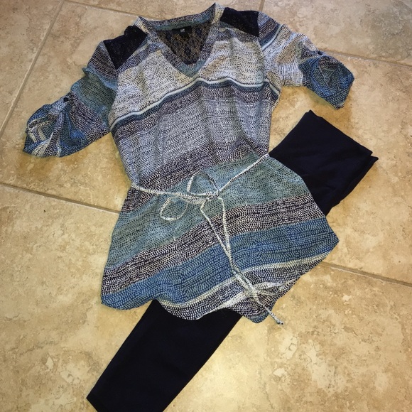 iZbyer tunic and navy Capri legging