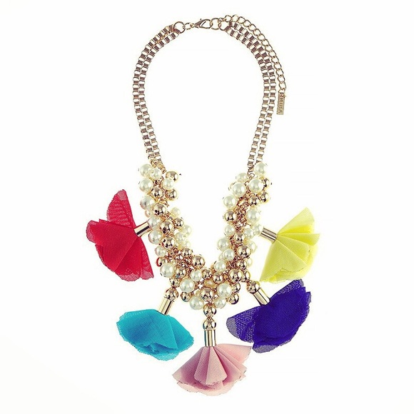 ❌SOLD❌Floral Tassle Pearl Statement Necklace