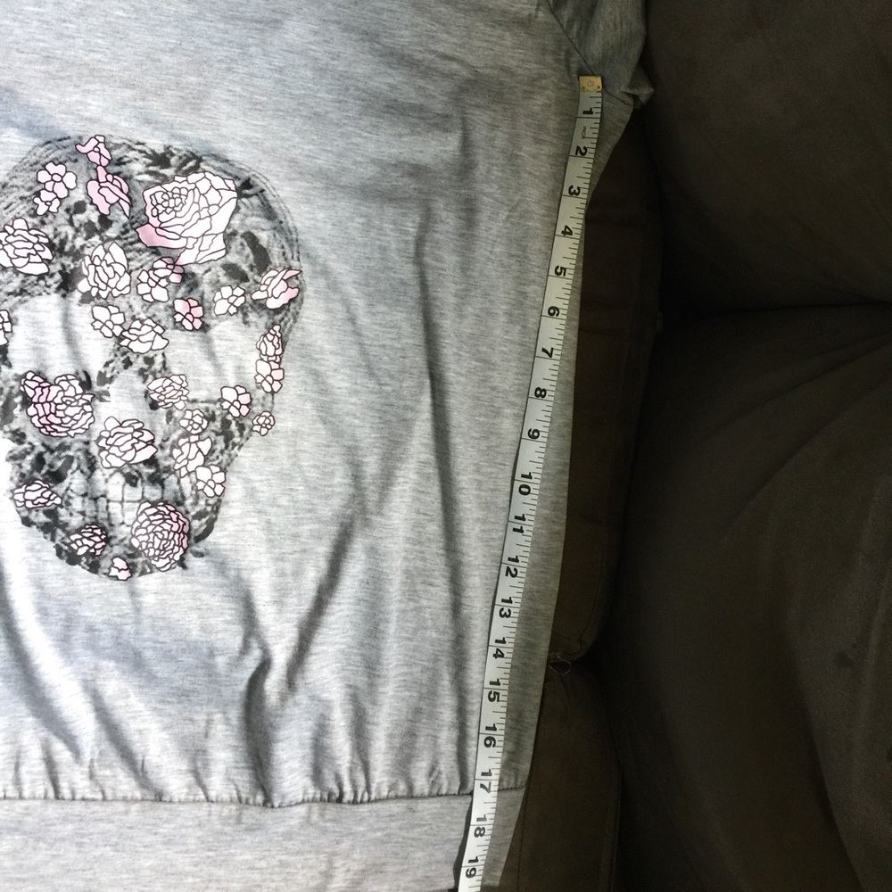 💥DONATING 6/25 💥2XL open shoulder shirt - Picture 5 of 5
