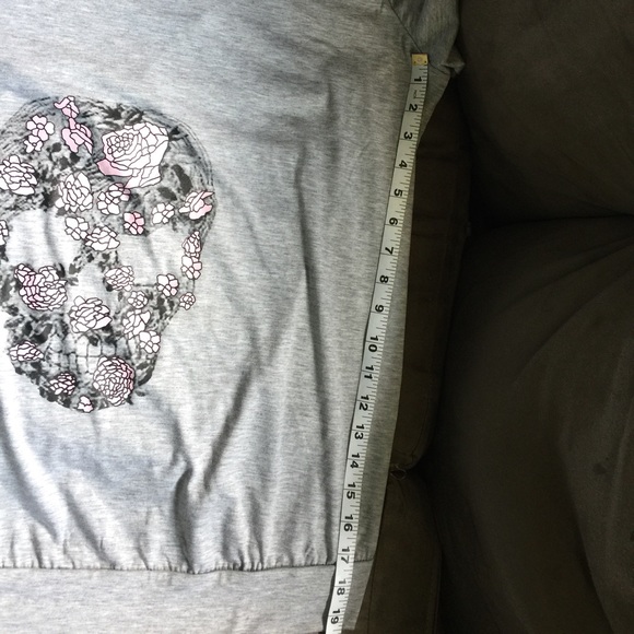 💥DONATING 6/25 💥2XL open shoulder shirt - Picture 5 of 5