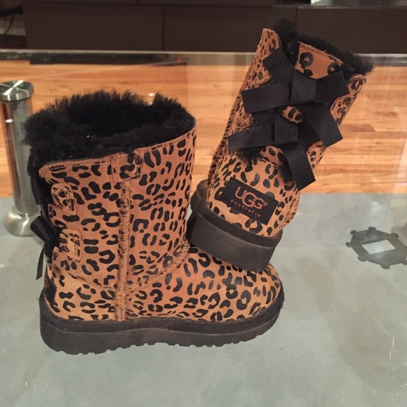 UGGS toddler 8 cheetah bailey bows