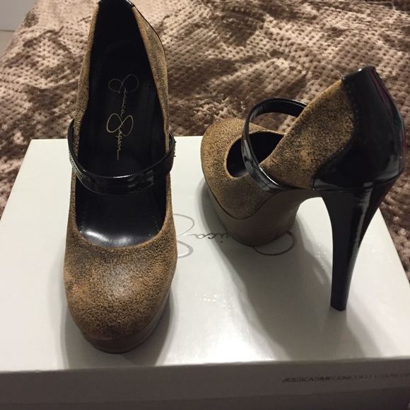 Jessica Simpson pumps
