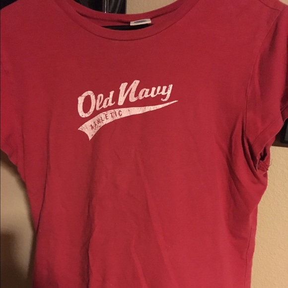 Red old navy shirt, comfortable gently worn🛍