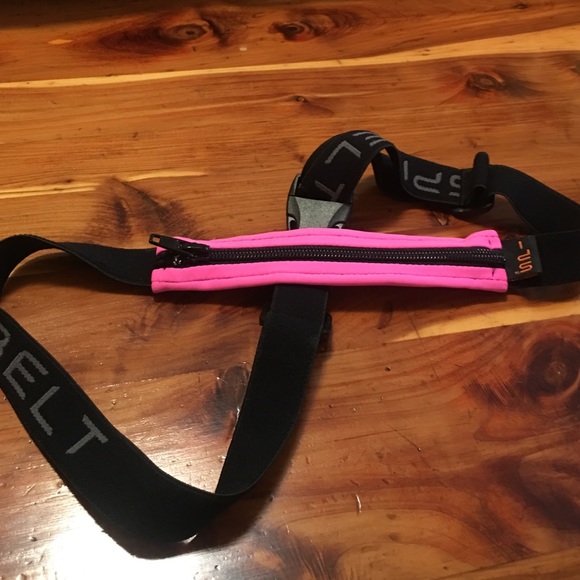Running pocket belt
