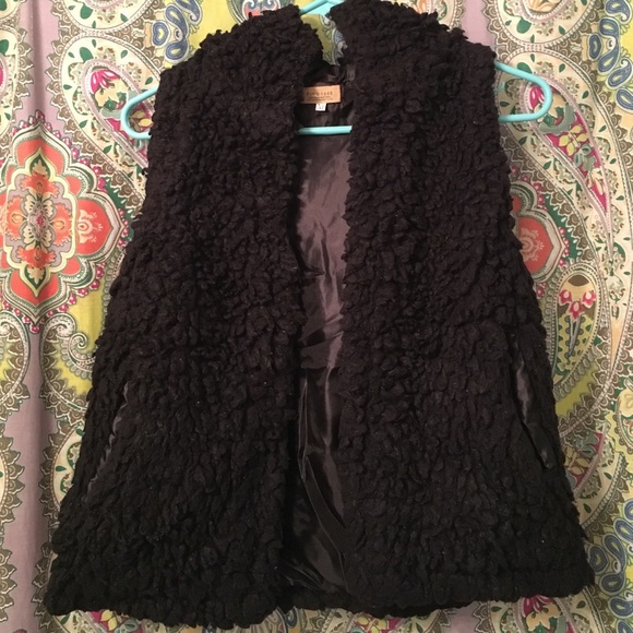 Black piko fur vest