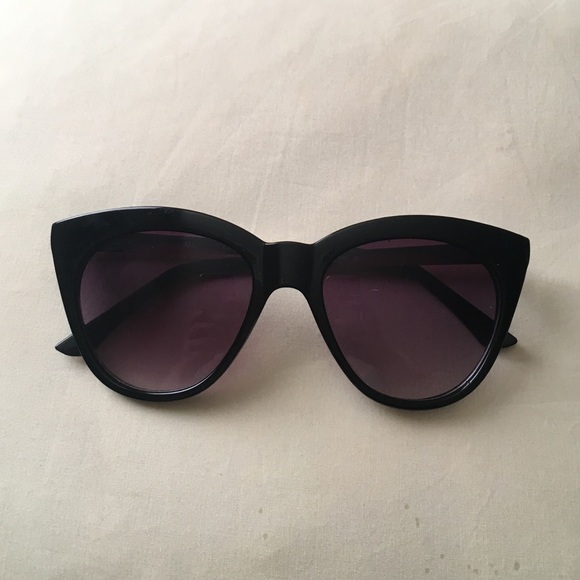 Black Cat Eye Sunnies