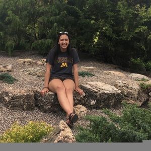 Meet your Posher, Danielle