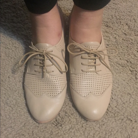 Hinge Nude Oxfords