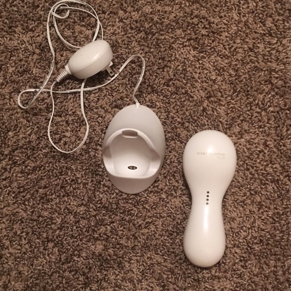 SOLD: Clarisonic brush for face and body