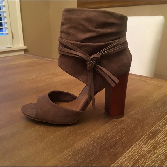 Grey bootie