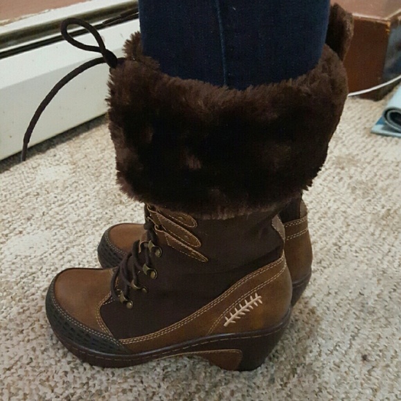 Ladies Fuzzy Boot - image 3