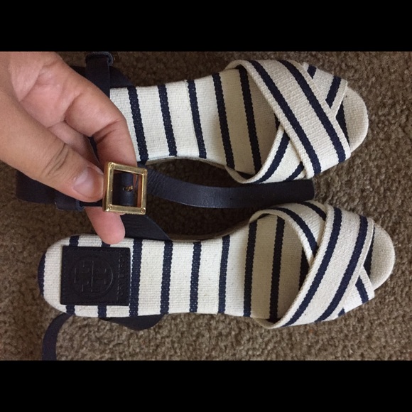 Shoes 👠 - Picture 2 of 3
