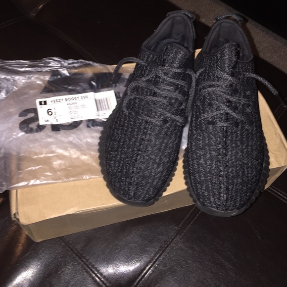 Yeezy Shoes - Black yeezys