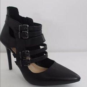 Sexy & sassy pointed toe Gianni Bini pump.