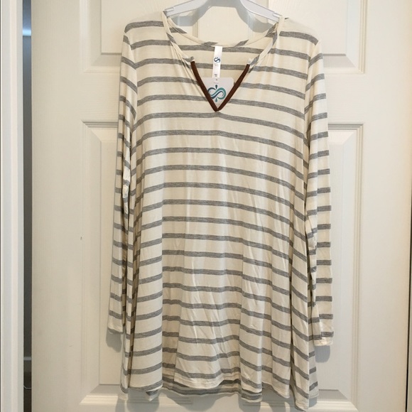 ๐Last One๐Gray Striped Tunic - Picture 4 of 4
