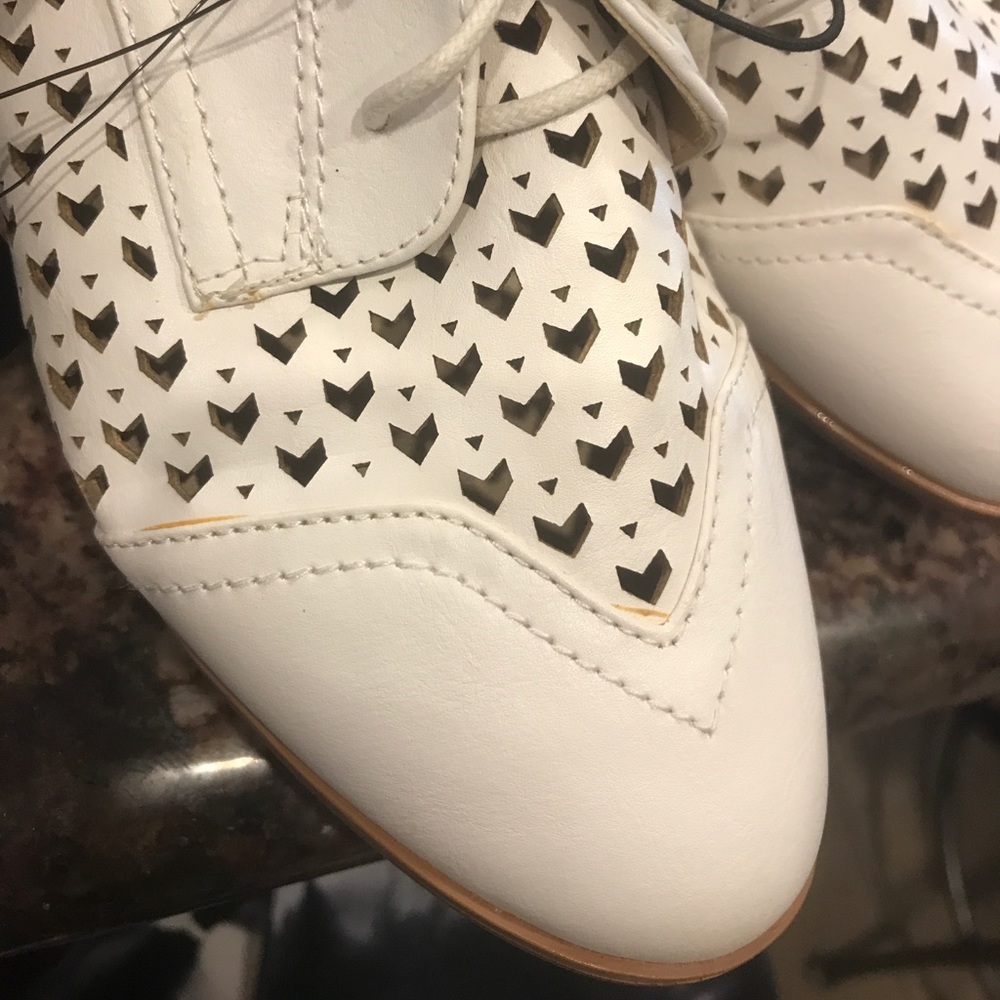 NEW Forever21 White Oxford Shoes - Picture 4 of 4