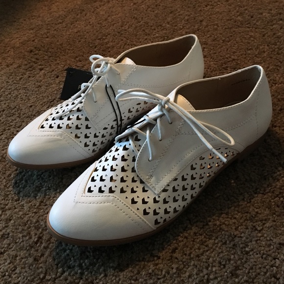NEW Forever21 White Oxford Shoes - Picture 3 of 4