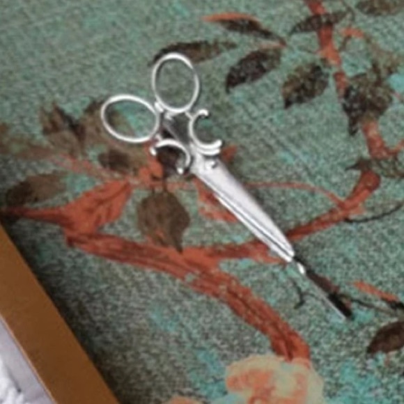 (F2) Hairstylist Shears Bobby Pin - Picture 2 of 4