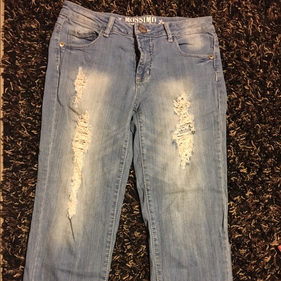 Folded bottom capris w/holes