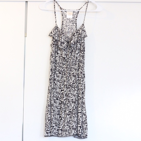 Adorable black and white floral dress