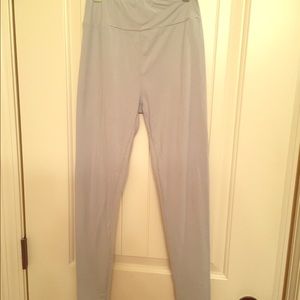 Grey Lularoe OS leggings!