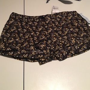 Brand new floral shorty shorts.