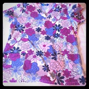 Roses scrub top