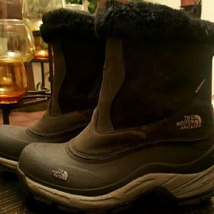 **MOVING SALE** The North Face boots
