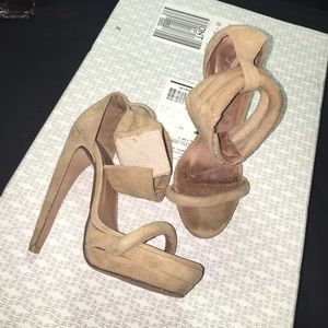 Latifa Platform pump heels