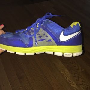 NIKE FREE XT MOTION FIT SHOES