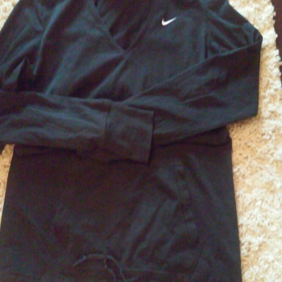 🔴Sold🌴Nike hoodie shirt - Picture 3 of 4