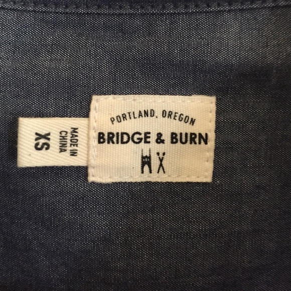 Bridge & Burn Bea Top in Chambray - Picture 2 of 4