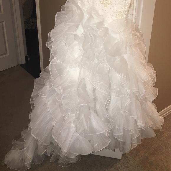 Galina Signature wedding dress - Picture 3 of 4