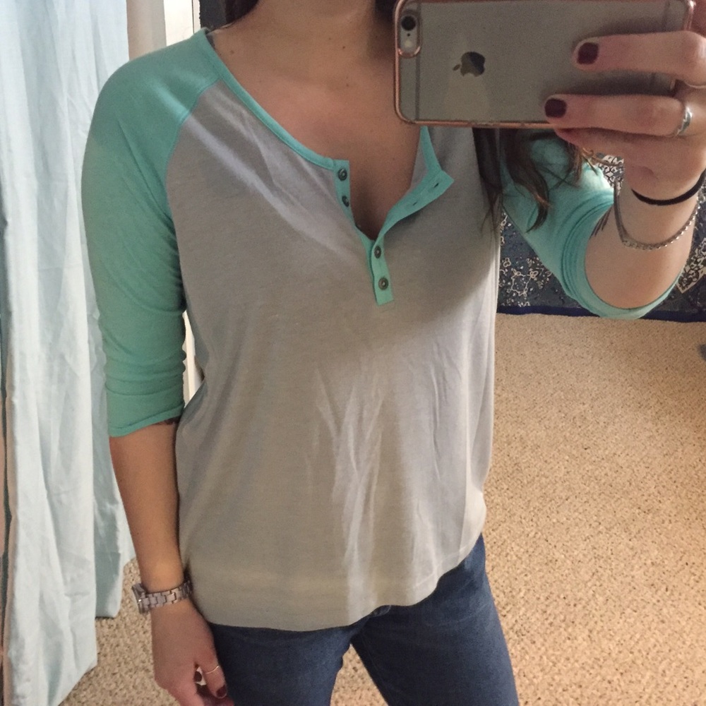 SOLD Mint/grey baggy baseball tee ⚾️