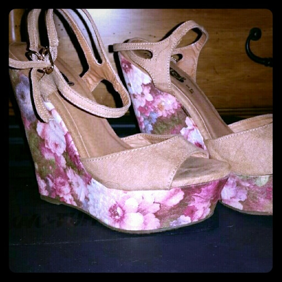 Rue 21 Wedges