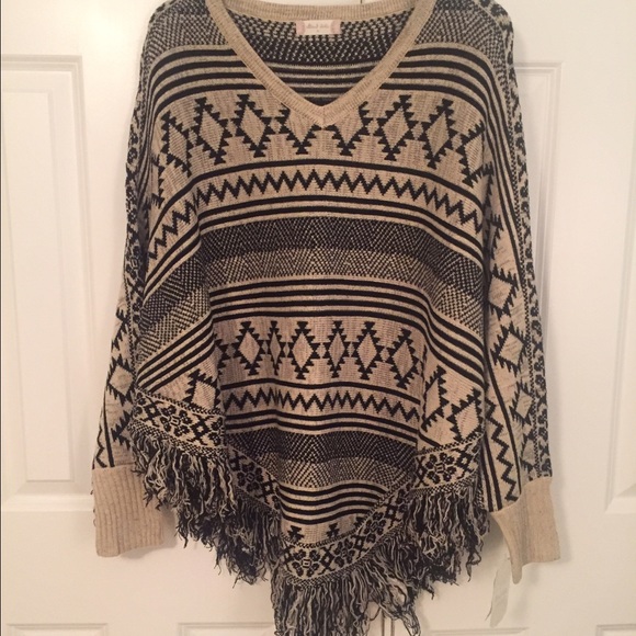 V-neck Poncho with Sleeves