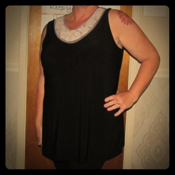 😍✨ Susan Lawrence blouse with beaded neckline