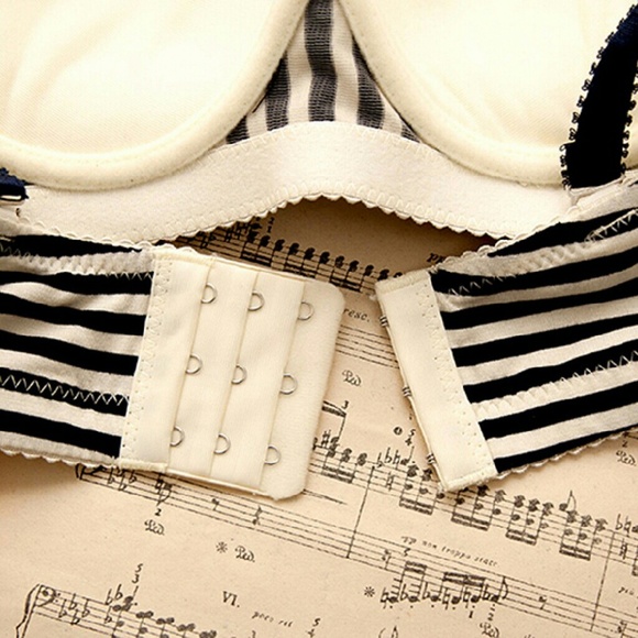 Black and white bra & panty sets - Picture 3 of 4