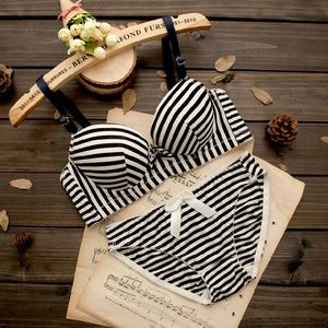 Black and white bra & panty sets