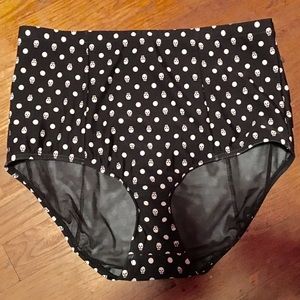 NWOT Torrid Skull High Waisted Bottoms
