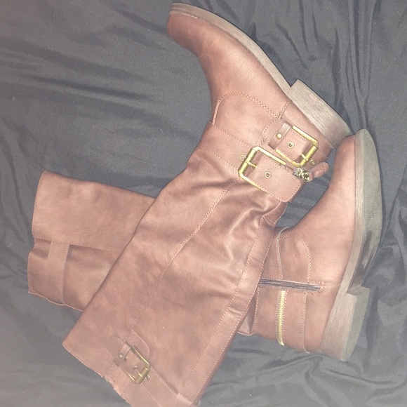 Boots - Picture 3 of 3