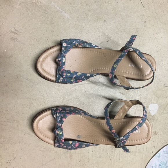 Floral Wedges - Picture 1 of 3